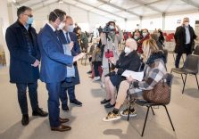 Vaccini: in Lombardia, con l’82% della popolazione che ha completato il ciclo, al via la 3ª dose per i soggetti più fragili