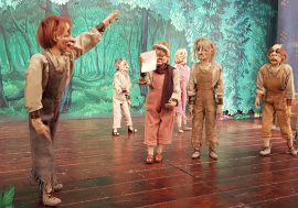 “Sogno di una notte di mezza estate”: Shakespeare raccontato con le marionette