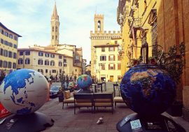 Milano, in piazza Duomo l’anteprima della mostra “Weplanet-100 globi  per un futuro sostenibile”