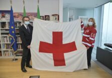 Giornata Mondiale della Croce Rossa, Regione Lombardia espone la bandiera e illumina di rosso la facciata del palazzo
