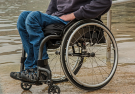 Milano, riparte la collaborazione Comune-CRI per aiutare i disabili a salire e scende le scale