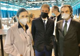 Vaccinazioni, il governatore lombardo Fontana visita il nuovo hub di Sesto San Giovanni