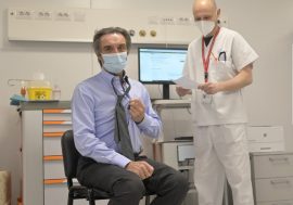 Vaccino Astrazeneca per la prima dose al governatore lombardo Fontana