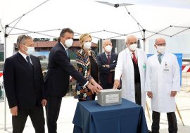 Letizia Moratti posa la prima pietra del ‘Proton Center’ allo IEO di Milano