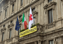 Giornata Mondiale della Croce Rossa, il Comune di Milano espone la bandiera a Palazzo Marino