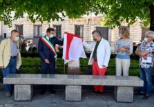 Milano, in piazza della Scala il sindaco Sala inaugura la targa che ricorda le unioni civili