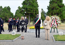 Milano ricorda le vittime della pandemia con un monumento al Cimitero Maggiore