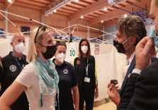 Assessori regionali lombardi visitano hub vaccinale di Dalmine elogiando la Protezione civile per il lavoro svolto