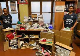 Milano, sequestrati dalla Polizia locale oltre 1200 articoli contraffatti