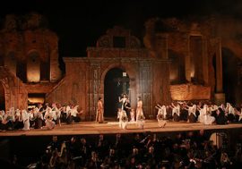 Al Teatro Antico di Taormina musica e gelosia viaggiano sulle note di Verdi, Puccini e Mascagni