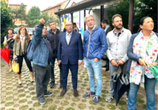 Per sentire la gente Bernardo e Lupi visitano la zona di via Quarti, la ‘Scampia’ di Milano, dove il degrado è di casa