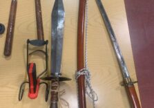 Milano, fermato dalla Polizia locale 50enne che passeggiava con katana