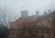 Il Castello millenario di Barolo domina la collina a guardia dei vigneti
