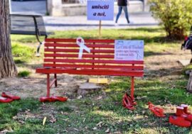 Violenza contro le donne, a Tradate il ‘M’illumino di rosso’ continua anche dopo la Giornata mondiale