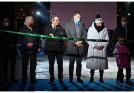 Milano, inaugurata la pista di ghiaccio a Palazzo Lombardia