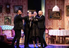 ‘Morta la zia la casa è mia’, ironia e cinismo al Teatro Martinitt di Milano
