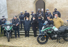 Nastrini Covid di Regione Lombardia alla Polizia locale del Centro Martesana come riconoscimento per il lavoro svolto