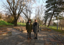 “L’Arcivescovo ti invita”, al Giardino dei Giusti di Milano mons. Mario Delpini incontra i giovani