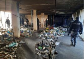 Milano, sopralluogo per mettere in sicurezza edificio di via Ucelli di Nemi invaso da rifiuti e occupazioni abusive