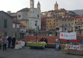 Fai di primavera, il borgo medioevale di Ceriana, galleria d’arte a cielo aperto, preso d’assalto da tanti visitatori