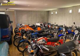 Auto di lusso e moto d’epoca sequestrate dalla Guardia di Finanza di Savona