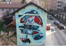 Milano, inaugurato a Dergano ‘Cyberpunk Parrot’ il murale ‘mangia smog’