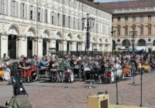 Torino, in piazza San Carlo la banda dei 500 suona lo spot per l’Eurovision
