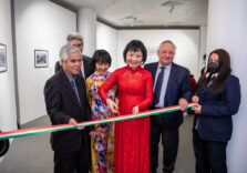 ‘From Hell To Hollywood’, inaugurata a Milano la mostra fotografica di Nick Ut il Premio Pulitzer della ‘Napalm Girl’
