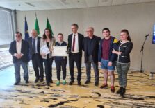 Il Consiglio regionale lombardo premia Tetiana Hlyvka, atleta ucraina sordomuta di curling che fuggita dalla guerra è ospitata da una famiglia del Varesotto