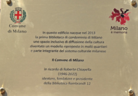 Milano ricorda Roberto Chiapella fondatore della prima biblioteca condominiale con una targa