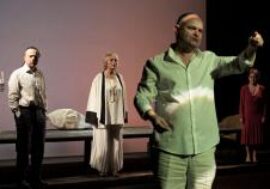 ‘Non si sa come’, il dramma pirandelliano in scena al Pacta Salone di Milano