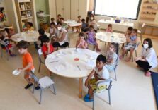 Milano, contro lo spreco consegnati 70 mila libretti sull’educazione alimentare nelle scuole della città