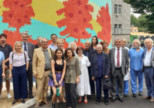 ‘Melograni al Buzzi’, inaugurata l’opera d’arte per colorare l’ospedale dei bambini di Milano