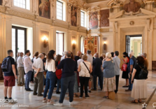 Milano, per la Festa della Repubblica Palazzo Marino preso d’assalto dai visitatori tra musica, arte e letteratura