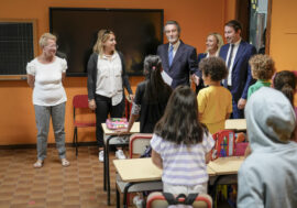 Primo giorno di scuola, il governatore lombardo Attilio Fontana incontra alunni e docenti alla scuola Monte Ortigara di Cinisello Balsamo