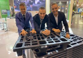 Plastica 100% riciclata: arriva il primo pallet tracciato su blockchain tramite Certified recycled plastic®