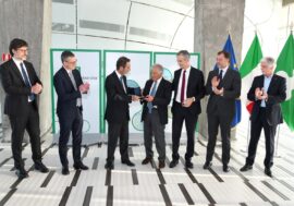 Giacomo Agostini, leggenda del motociclismo mondiale, premiato con la Rosa Camuna da Regione Lombardia