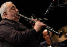 Paolo Tomelleri protagonista al Teatro Bello di Milano con “La storia del jazz”