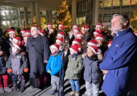 Milano, in piazza Città di Lombardia il governatore Fontana e l’arcivescovo Delpini inaugurano ‘La magia del Natale’