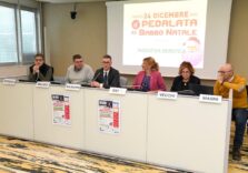 Milano, presentata a Palazzo Pirelli la pedalata benefica di Babbo Natale