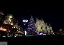Milano, la musica accende l’albero di Natale in piazza Duomo