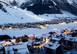 Lo show dei maestri di sci. E Livigno si tinge di bianco