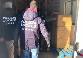 Milano, 20mila piccoli elettrodomestici pericolosi per i consumatori sequestrati dalla Polizia locale