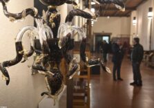 “Vetro e opera lirica. Soffi d’arte”, al Castello Sforzesco di Milano splendida mostra di artisti contemporanei