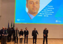 Regione Lombardia: consegnati i premi ‘Nicolò Savarino’, l’agente travolto da un suv mentre era in servizio a Milano