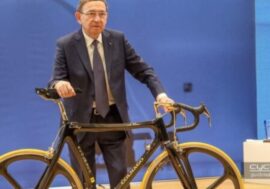 Grande festa a Cambiago per celebrare i 91 anni di Ernesto Colnago, mago della bicicletta