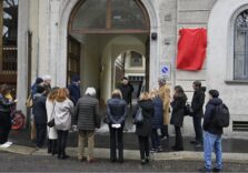 Milano, in piazza Mirabello scoperta una targa per ricordare l’artista Marino Marini