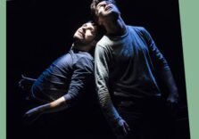 Milano, al Teatro Manzoni Jacopo Maria Bicocchi e Mattia Fabbris cercano di scalare “Un alt(r)o Everest”