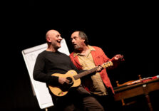 “Noi siamo voi. Votatevi!”, si ride al Teatro Martinitt di Milano con la coppia Cornacchione-Sgrilli