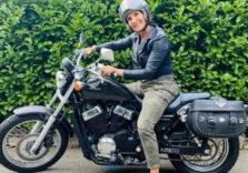 Tessera onoraria di Federmoto Lombardia alla motoclista Lara Magoni